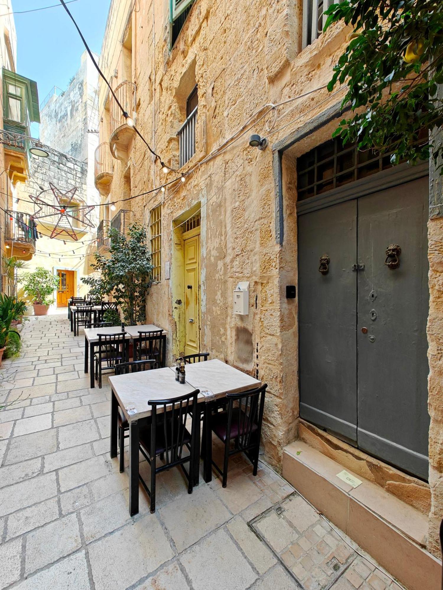בירגו Travelers Stay מראה חיצוני תמונה